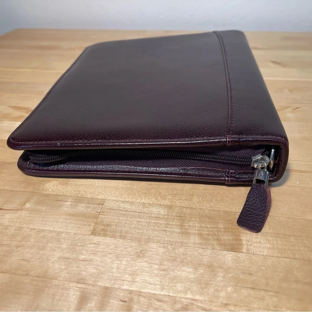 Franklin Quest Top Grain Burgundy Leather Binder with zipper closure